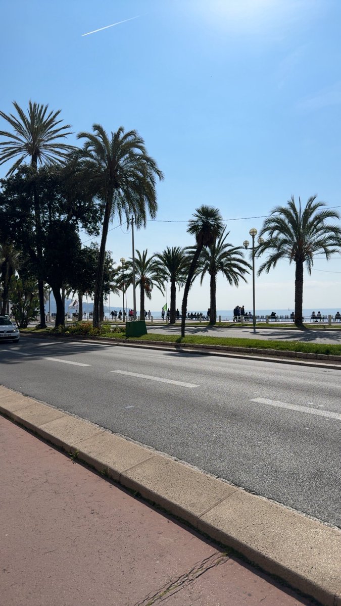 JealousTouchy's tweet photo. Nice, France 🇫🇷🥰. https://t.co/LtBsFr8aQV