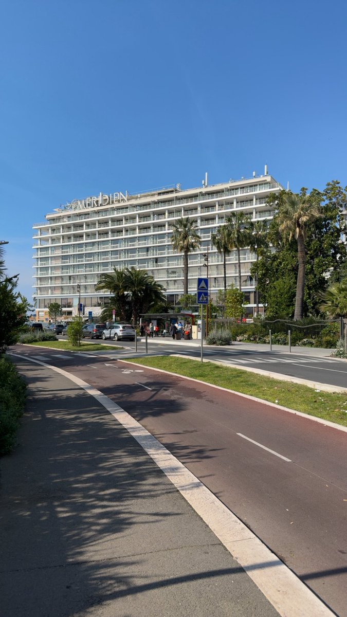 JealousTouchy's tweet photo. Nice, France 🇫🇷🥰. https://t.co/LtBsFr8aQV