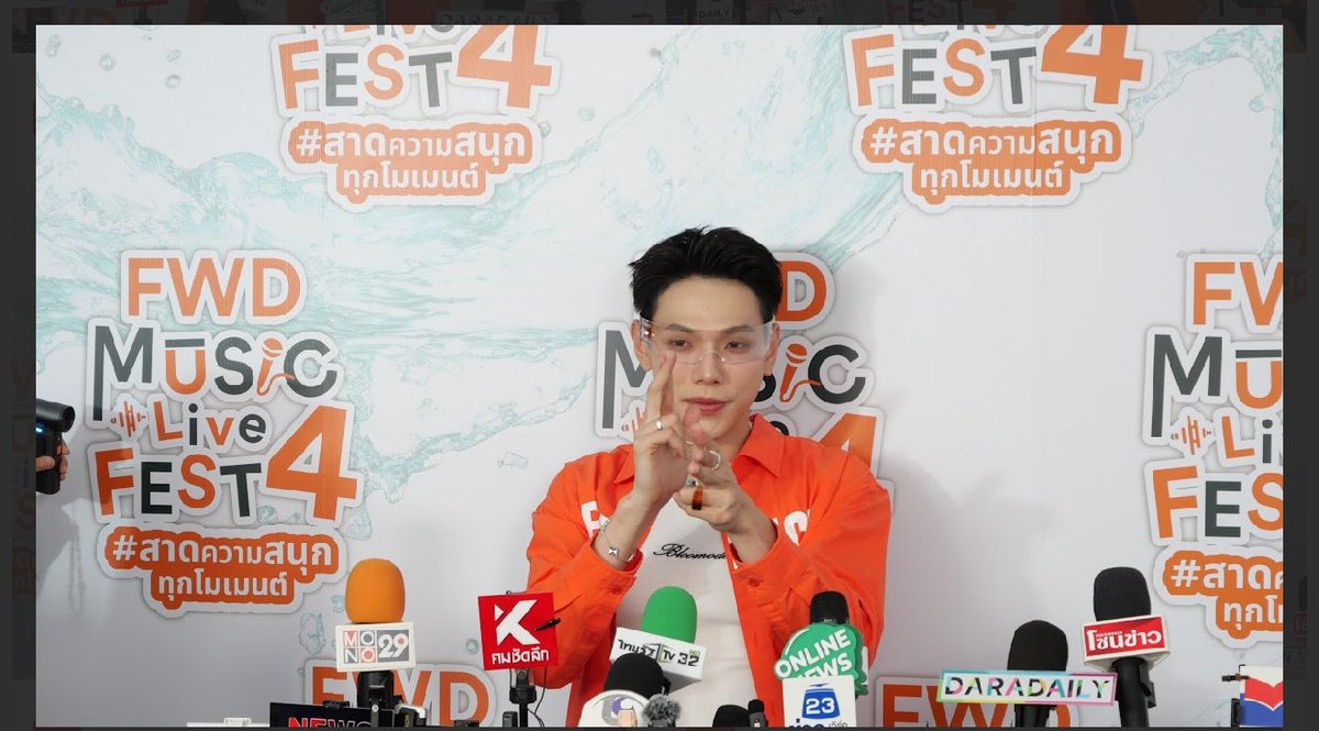 NEWSUPDATE_THAI's tweet photo. #ต้าห์อู๋ รับคิวงานแน่นเสิรฟ์ได้ตามลูกค้าต้องการ เล่าเล่นสงกรานต์หวานฉ่ำกับ#ออฟโรด ท่าเต้นแบบเชฟๆ
Link : https://t.co/pQzLYCdSLv
#fwdmusiclivefest
#FWDMusicLiveFestxDAOU
#FWDTHxDAOU
#daouoffroad
#oueiija https://t.co/IUT7PTFlDU