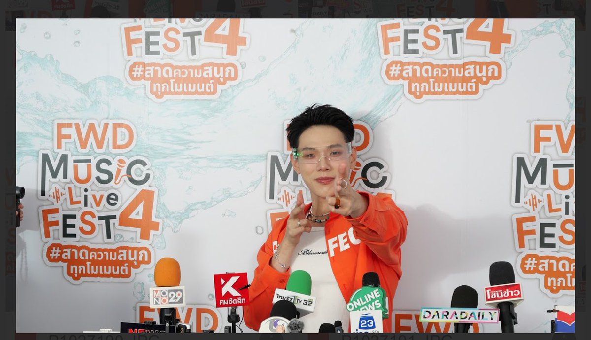 NEWSUPDATE_THAI's tweet photo. #ต้าห์อู๋ รับคิวงานแน่นเสิรฟ์ได้ตามลูกค้าต้องการ เล่าเล่นสงกรานต์หวานฉ่ำกับ#ออฟโรด ท่าเต้นแบบเชฟๆ
Link : https://t.co/pQzLYCdSLv
#fwdmusiclivefest
#FWDMusicLiveFestxDAOU
#FWDTHxDAOU
#daouoffroad
#oueiija https://t.co/IUT7PTFlDU
