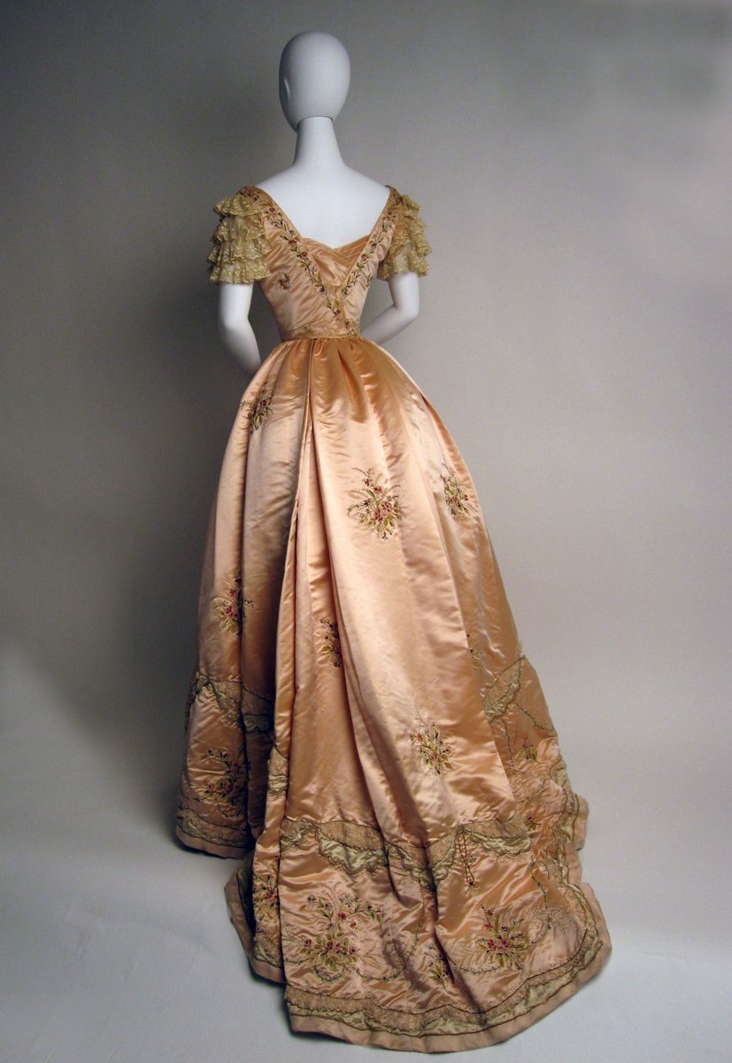 Paris.
Jeanne Hallée,
5 Rue Ville L'Eveque.

Silk evening dress, 1897-98.

© <a href="/metmuseum/">The Metropolitan Museum of Art</a> 
#FashionHistory