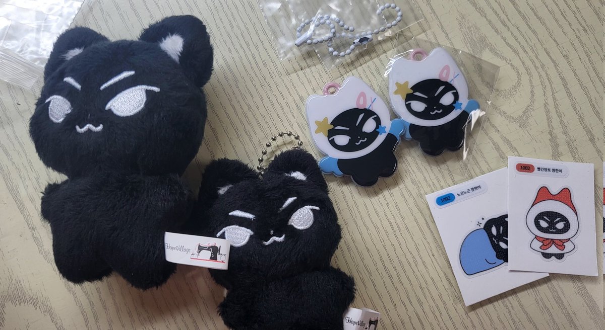 깜한이 너무 귀여워🐈‍⬛❤
<a href="/kkamhani/">깜한이 (배송중•••)</a>