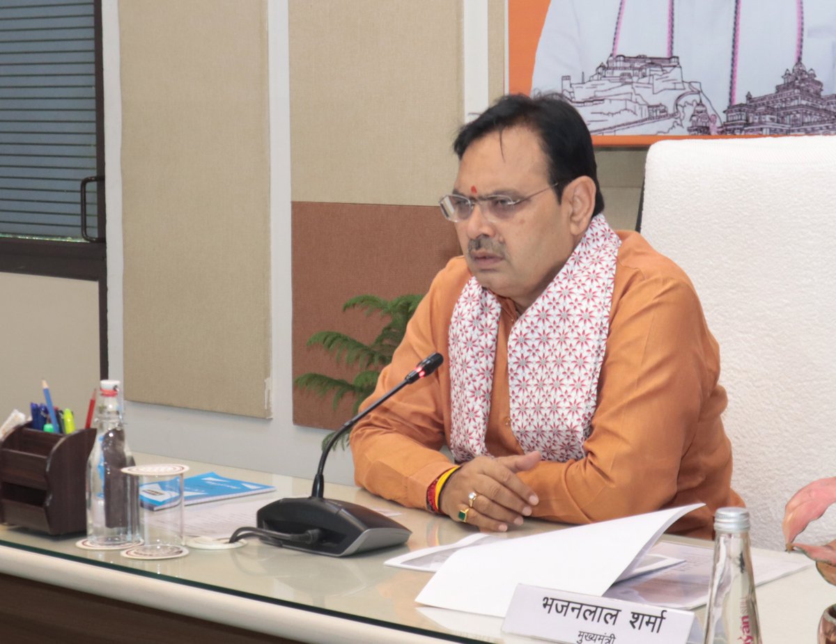 BhajanlalBjp's tweet photo. अमेरिकी उप राष्ट्रपति श्री जे.डी. वेंस के जयपुर आगमन को लेकर व्यवस्थाओं के संबंध में आज अधिकारियों के साथ मुख्यमंत्री निवास पर बैठक ली।

इस दौरान उपस्थित अधिकारियों को सुरक्षा प्रबंधों की समीक्षा, प्रोटोकॉल मानकों का पालन एवं समन्वित कार्ययोजना के संबंध में निर्देशित किया गया। https://t.co/xSiZnYlkMV