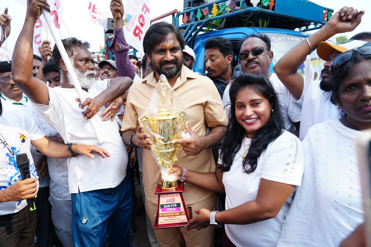 Adireddy_Vasu's tweet photo. రాజమండ్రిలో క్రైస్తవ సంఘాల ఆధ్వర్యంలో జరిగిన రన్ ఫర్ జీసస్ కార్యక్రమంలో పాల్గొని మున్సిపల్ స్టేడియం నుండి రన్ ఫర్ జీసస్ కార్యక్రమాన్ని ప్రారంభించడం జరిగింది.
#goodfriday #Ester #RunforJesus #rajahmundry #AndhraPradesh https://t.co/XhE4TQWpXH