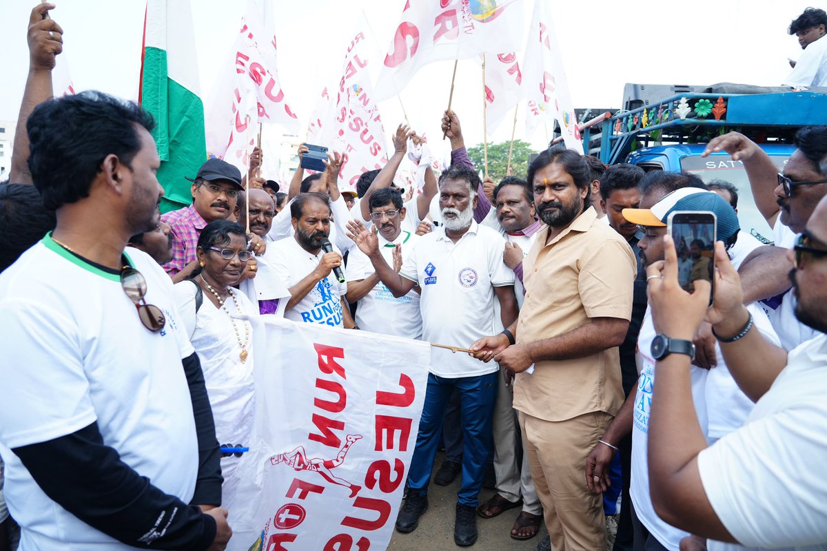 Adireddy_Vasu's tweet photo. రాజమండ్రిలో క్రైస్తవ సంఘాల ఆధ్వర్యంలో జరిగిన రన్ ఫర్ జీసస్ కార్యక్రమంలో పాల్గొని మున్సిపల్ స్టేడియం నుండి రన్ ఫర్ జీసస్ కార్యక్రమాన్ని ప్రారంభించడం జరిగింది.
#goodfriday #Ester #RunforJesus #rajahmundry #AndhraPradesh https://t.co/XhE4TQWpXH