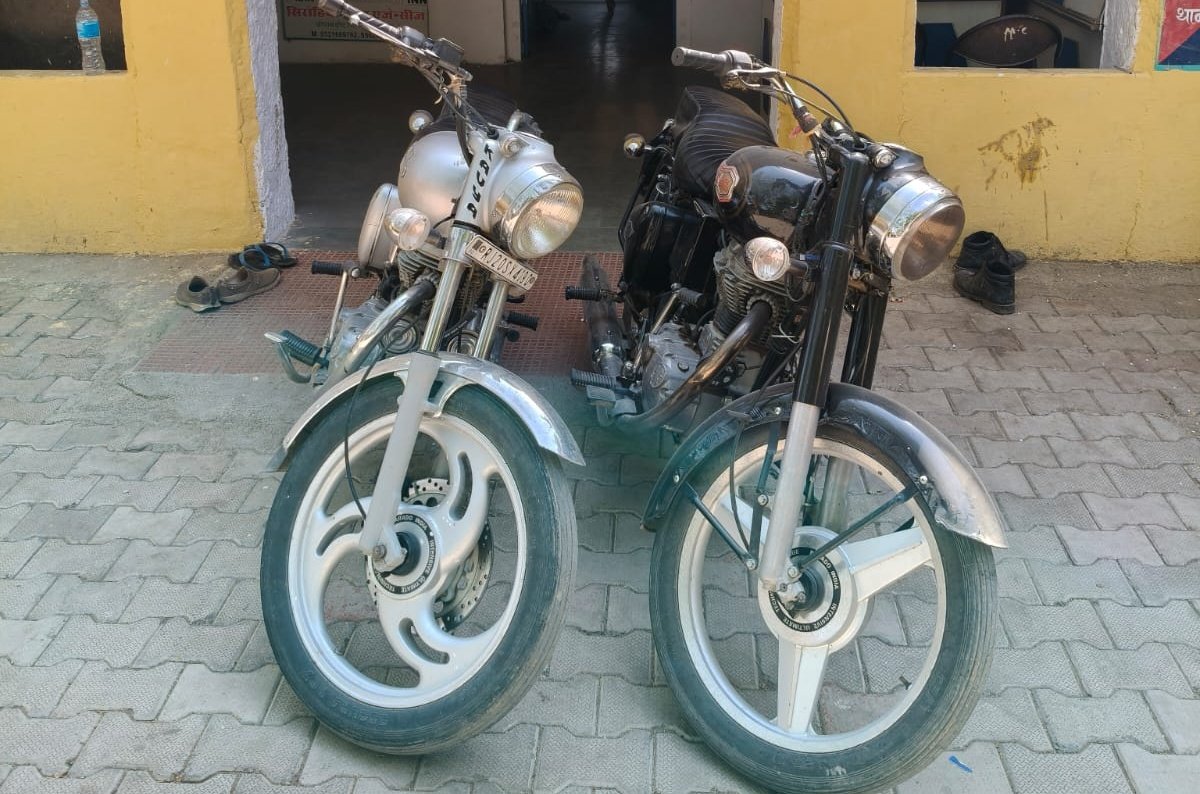 #Baran #छीपाबड़ौद मनचलो पर पुलिस का शिकंजा
कस्बे में मनचले युवको की दो मोडिफाईड बुलट बाइक जप्त
बुलेट बाइक पर मोडिफाइड साइलेंसर लगाकर पटाखे फोड़ते हुए गुजरते थे गलियों से थाना अधिकारी अजीत सिंह ने दोनों बाइक को जप्त कर युवकों को किया पाबंद
<a href="/RJBaranNews/">BARAN NEWS</a> <a href="/PoliceRajasthan/">Rajasthan Police</a>