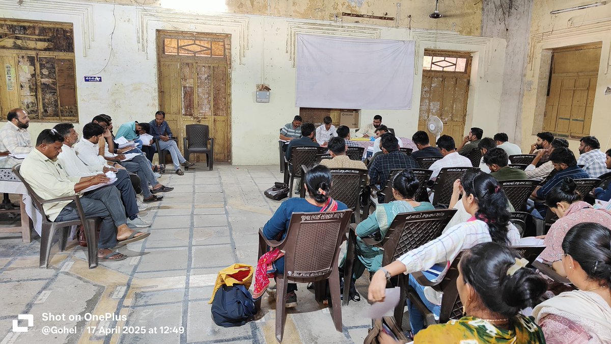 આજરોજ માન. મામલતદાર સાહેબ તેમજ માન. તાલુકા વિકાસ અધિકારી સાહેબ દ્વારા તલાટી મીટીંગ યોજી તાલુકાની વિવિધ યોજનાઓ અને મુદ્દાઓ પર ચર્ચા કરી રીવ્યુ લેવામાં આવ્યા. <a href="/collectorjunag/">Collector Junagadh</a> <a href="/DdoJunagadh/">DDO Junagadh</a> <a href="/esdmkeshod/">ASSISTANT COLLECTOR & SDM KESHOD</a> <a href="/DrdaJun1/">Sbmg Junagadh</a> <a href="/DyddoPan/">Dy DDO (Panchayat) JUNAGADH</a> <a href="/DPJUNAGADH/">Meera Sompura , Deputy Collector , Stamp Duty</a> <a href="/InfoJunagadhGoG/">Info Junagadh GoG</a>