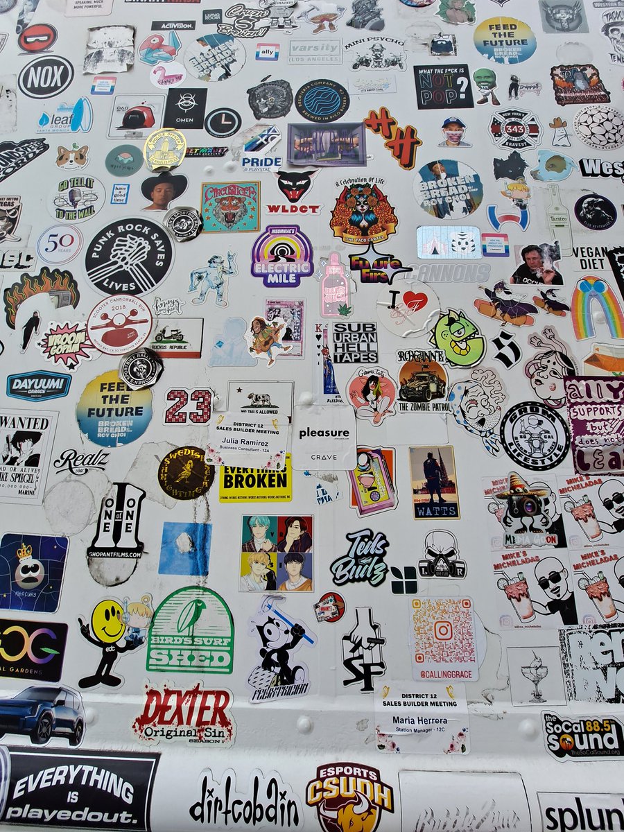 nightlounge24's tweet photo. Coolest food truck with a million stickers!  ♥️
#FunTimeFriday https://t.co/80vcqJNQGs
