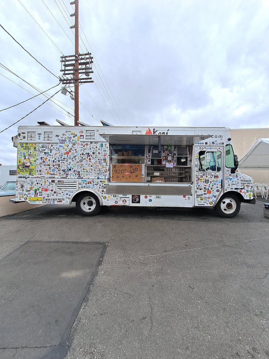nightlounge24's tweet photo. Coolest food truck with a million stickers!  ♥️
#FunTimeFriday https://t.co/80vcqJNQGs