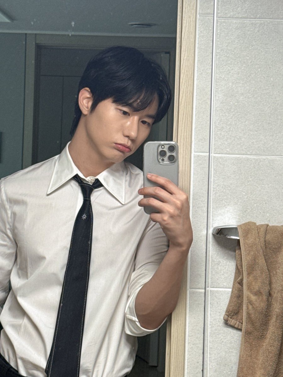 결혼식 갑니댜🩷
근데 비오넹☔️
나 때문인가🥲ㅋㅋㅋㅋㅋㅋ