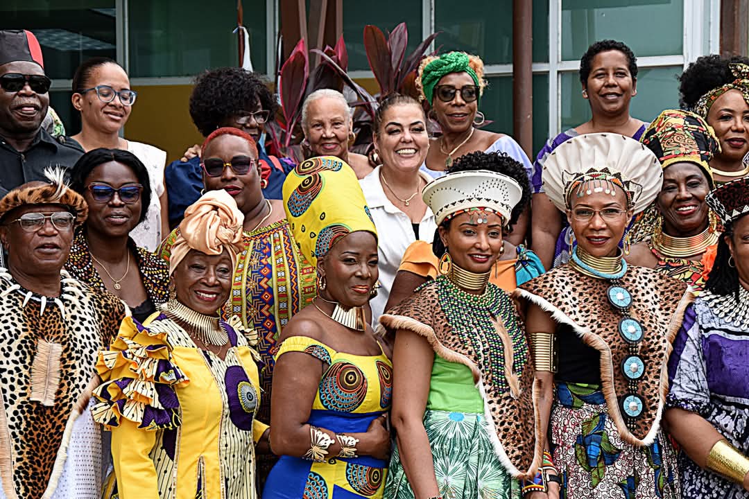 aido_network's tweet photo. Please to meet the Chief Shaka Zulu, Layli, Mayor Annn McCalla Apadet, Natalie, Wendy and Caroline Britton https://t.co/efHifKgg1V