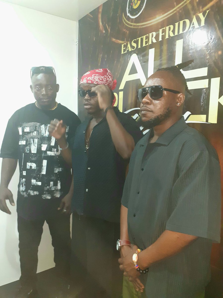 versatyle_aj's tweet photo. An amazing moment at the Hydout ALL BLACK PARTY with my proud Ghanaian brothers from the Ghana traditional tribe called the (GA TRIBE) together we stand as Ghanaians and has vessels of GA music both local and international. 

#ajversatyle #Blakid #kojoblack #AllBlackParty https://t.co/1oFDeDpo1e