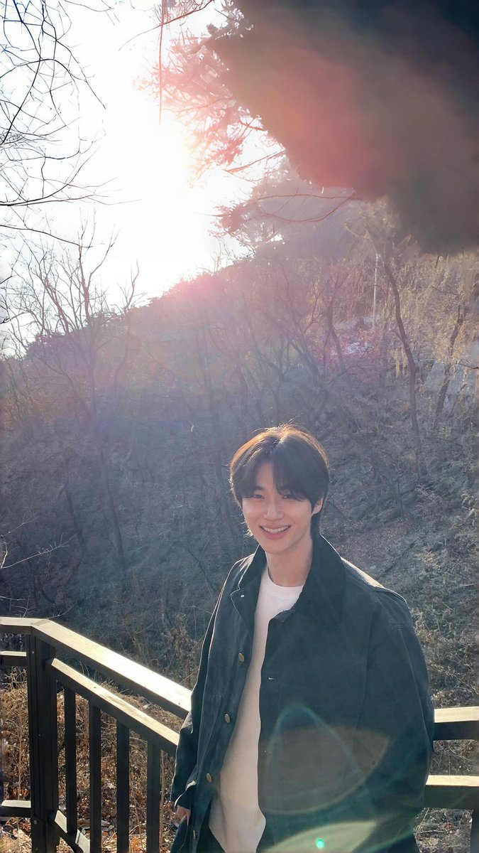 wooseokfiles's tweet photo. wooseok’s instagram update wallpaper ver <3 https://t.co/CTdMBSD5hX