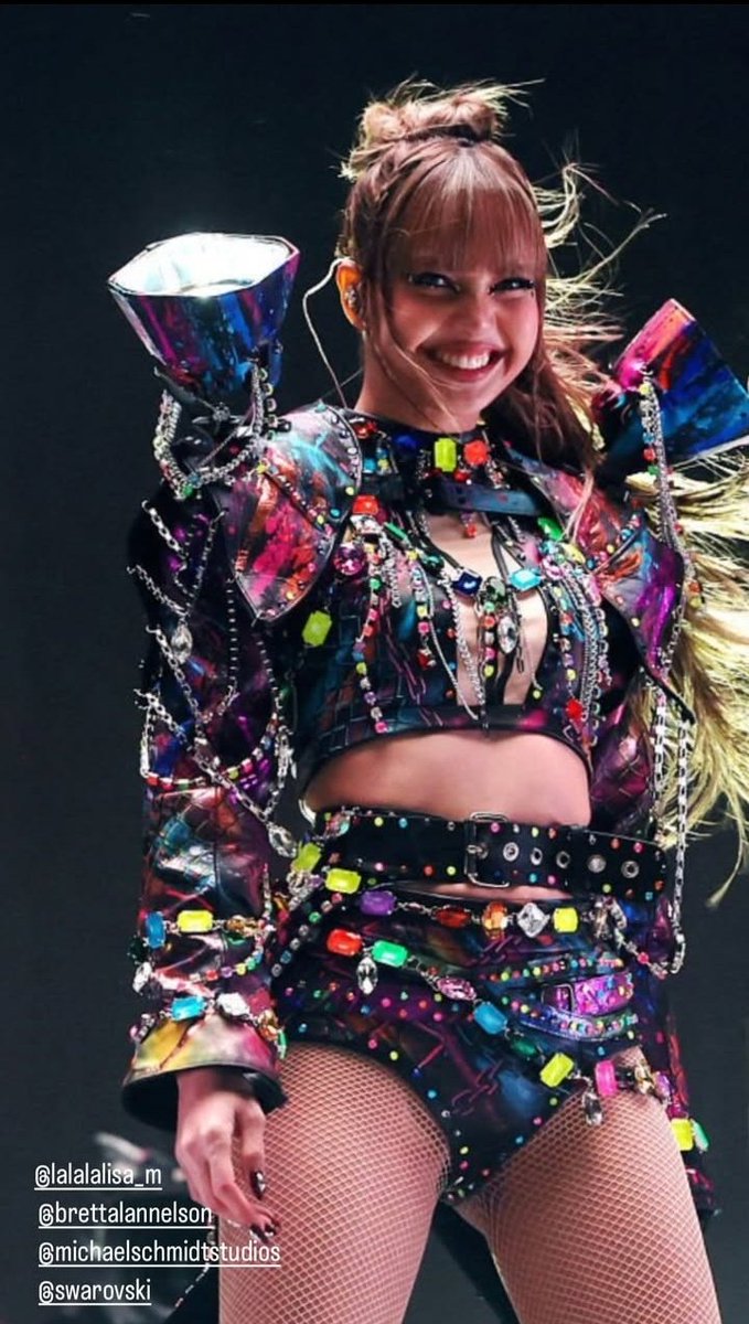 babylalisalloud's tweet photo. Michael Schmidt Studios shared IG story

แล้วดูดีเทลชุดที่ LISA ใส่วันนี้สิ สวยจนตาแตกมากเลยอ่ะ

ROCKSTAR LISA COACHELLA
#LISA @wearelloud
#LISACHELLA #Coachella2025 https://t.co/6CFy5oulmc