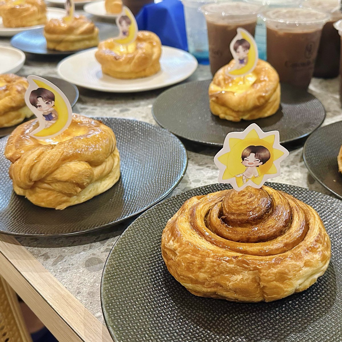 🌙 CAFE EVENT OPEN ☀️

Today's Signature Menu🍰🧁

#김지웅 #석매튜 #뿌삼즈
#PPUSUNANDMOON