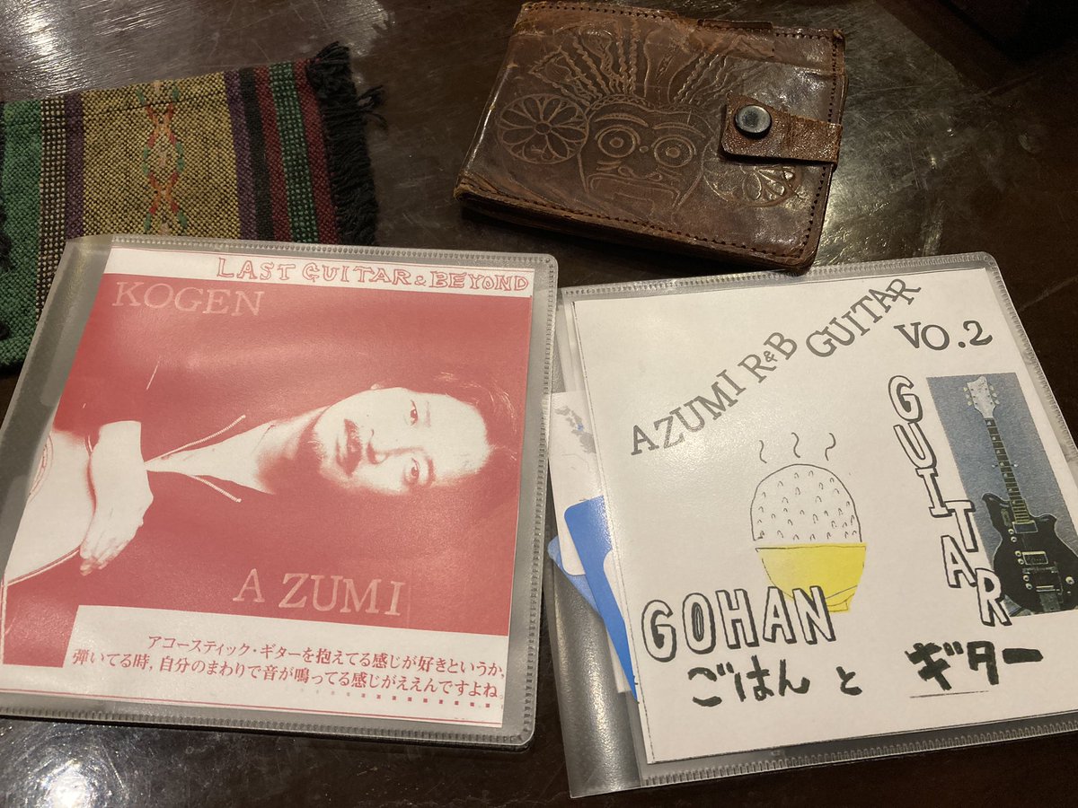 rust_radio's tweet photo. 先週、4/13 久しぶりにアズミさんのライブに、今年 初めての 新樂山ｻﾝへ行って参りました。初めて見るギター(Greco)にピックアップを付けてトレモロ付きアンプで出力！
いつもと違うセットアップですが いつもの熱いアズミ節でした。最高〜 https://t.co/J8H1AGF0uE