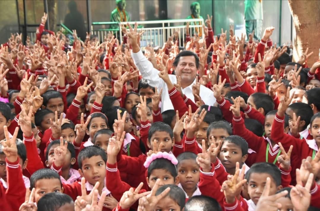 TaranisenSamad's tweet photo. Creating a better future Achyuta Samanta brings light and hope in every tribal child’s life.
#AchyutaSamanta
#ArtOfGiving https://t.co/1cpXj85TW6