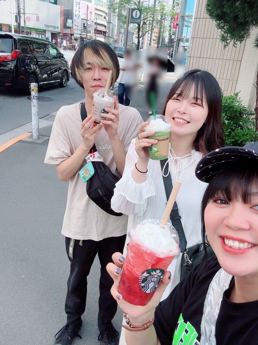 kanae_sc's tweet photo. リハ終わりに、ちゃんしみとコバケンとスタバ行ったよ〜たのしー🥰 https://t.co/Wx8vujKWmW