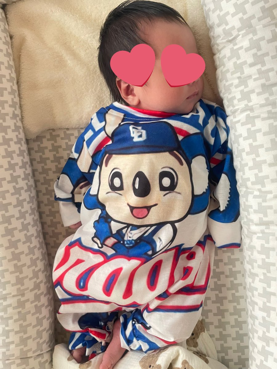 買い物から帰ってきたら、翔様ホームラン⚾️✨やったぜー！！

うちのベビ、ドアラデビューしました💙
G党の義父からのプレゼント😆