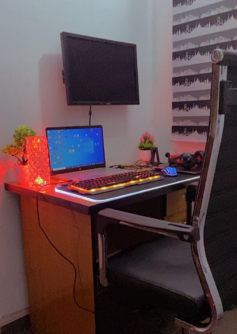 webdesignerng's tweet image. 2022 - 2025 in pictures: Workspace edition 🧑‍💻👩‍💻