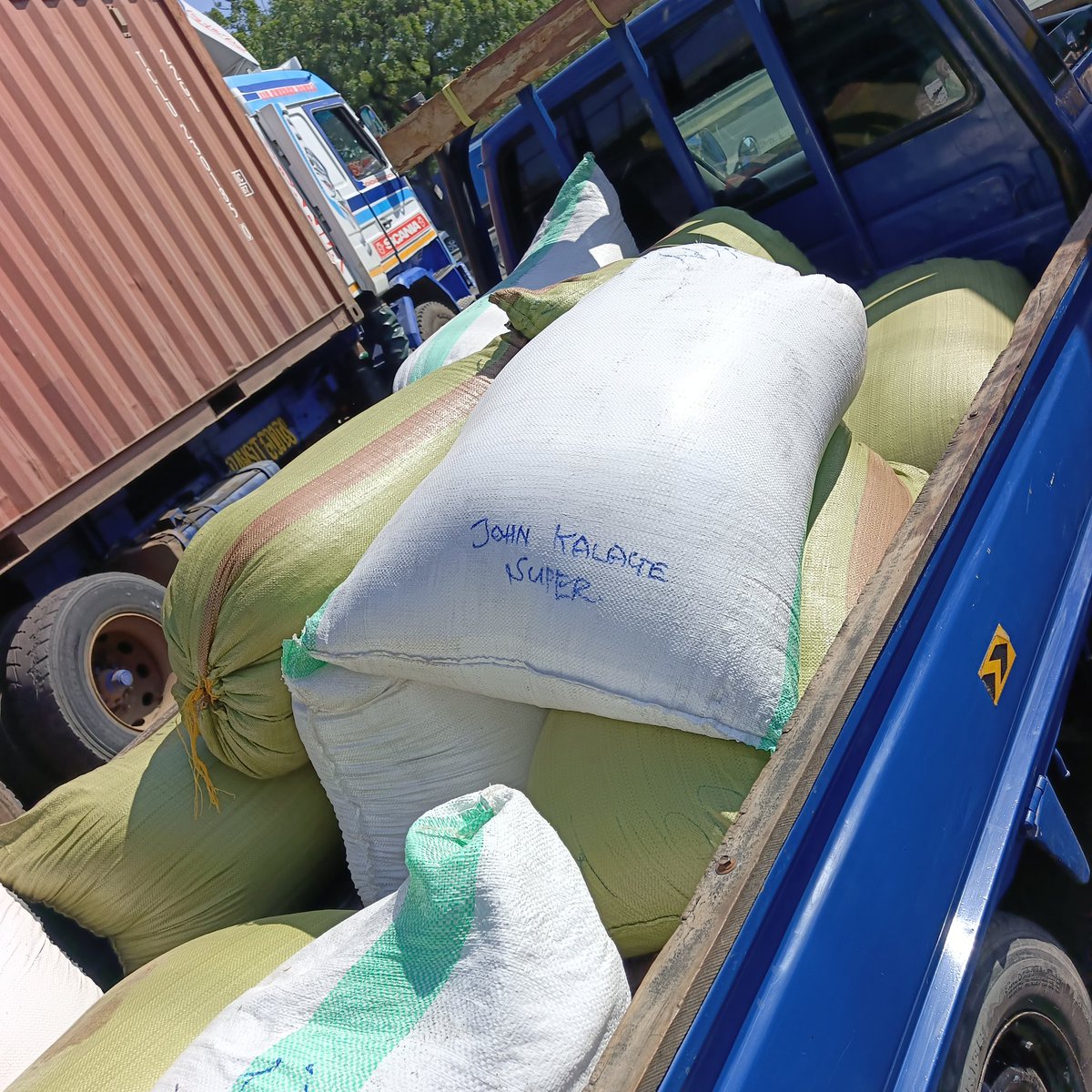 kalage_jr's tweet image. Nani anataka kilo 100 za Mchele nimletee.?