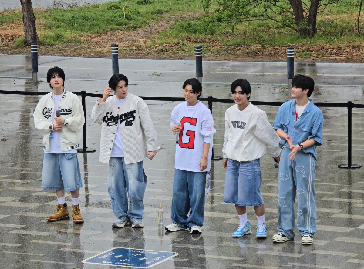 오랜만에 봐서 행복했어🥹💚💚

#DKZ