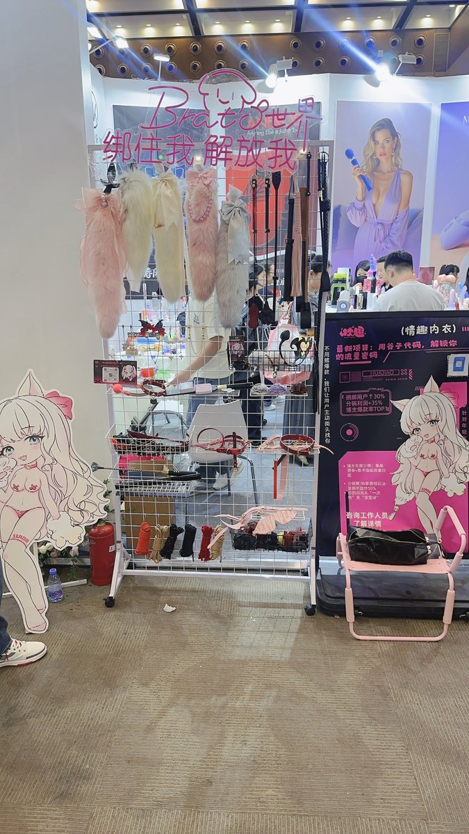 3楼H01，进门就是我们的小布景😌😌
过来随机可以看到花椒or馒头 https://t.co/UwjRVwmUna