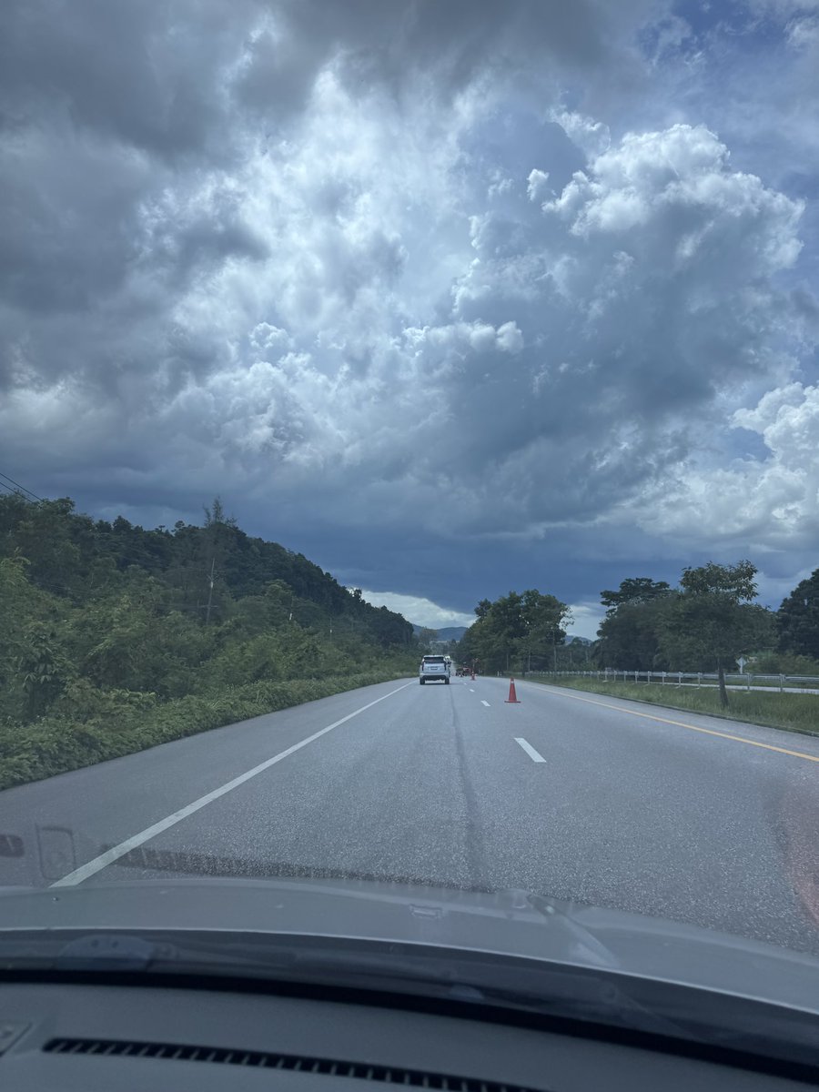 ChannJames's tweet photo. #สุราษฎร์ธานี #ท่าชนะ ฟ้ามืดครึ้ม ฝนกำลังจะตกหนักตอนนี้ @js100radio @fm91trafficpro https://t.co/pt7UljKO0Q