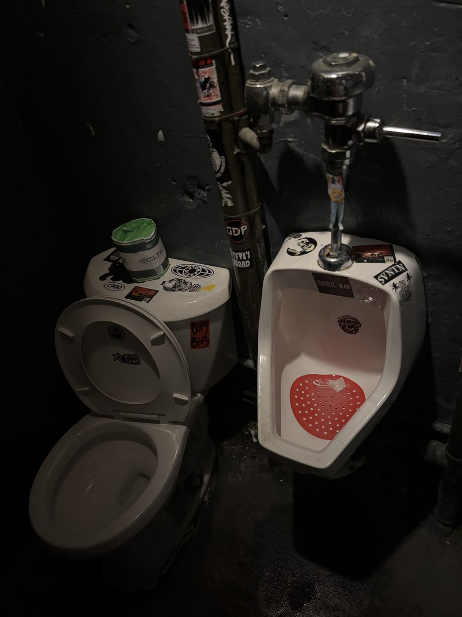 JBeurman's tweet photo. Just like me, all the fellas wanna beeee
So very close to you
#urinaltweets https://t.co/TCvLeHF2u8