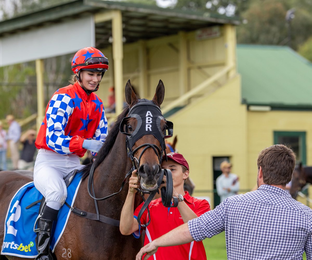 Rubamos wins The Vintage! ⭐️

Pairing with Taylor Johnstone for a gutsy win for the <a href="/aaronbainracing/">Aaron Bain Racing</a> stable.

#HorseRacing | <a href="/CountryRacingSA/">Country Racing SA</a>