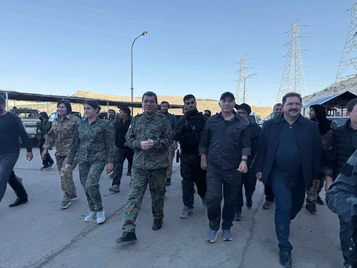 Rojava_Post's tweet photo. #SDF announces a comprehensive ceasefire at #Tishreen_Dam
#SDF: #Dam_management will be civilian and it will return to normal
#SDF: We confirm our agreement with the #Transitional_Government on the necessity of neutralizing the dam from any military operations.
#Rojava_post https://t.co/fUgemZA8d8