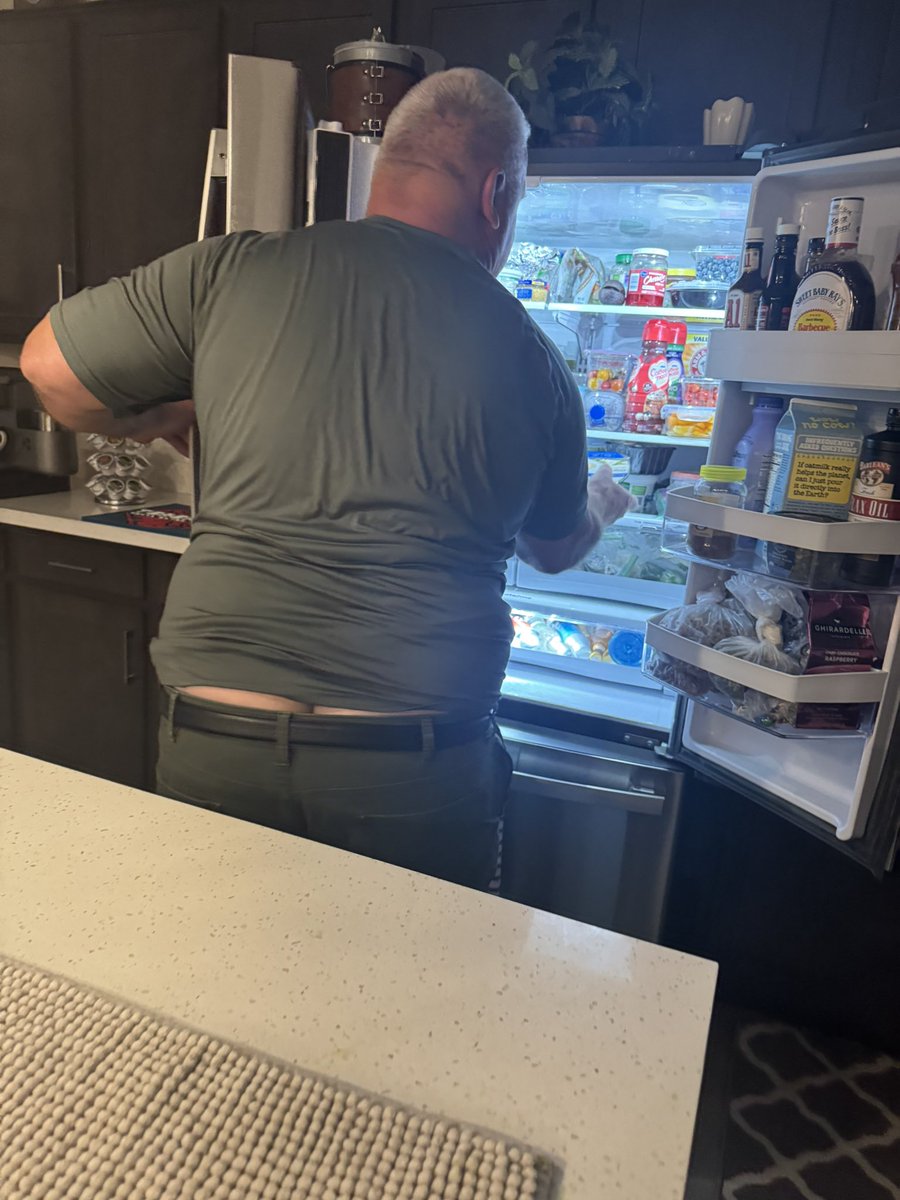 DadHunterXXX's tweet photo. Get daddy naked. Then fuck him hard in his fat ass 🍑👑

#husband https://t.co/8vtfAlceH4
