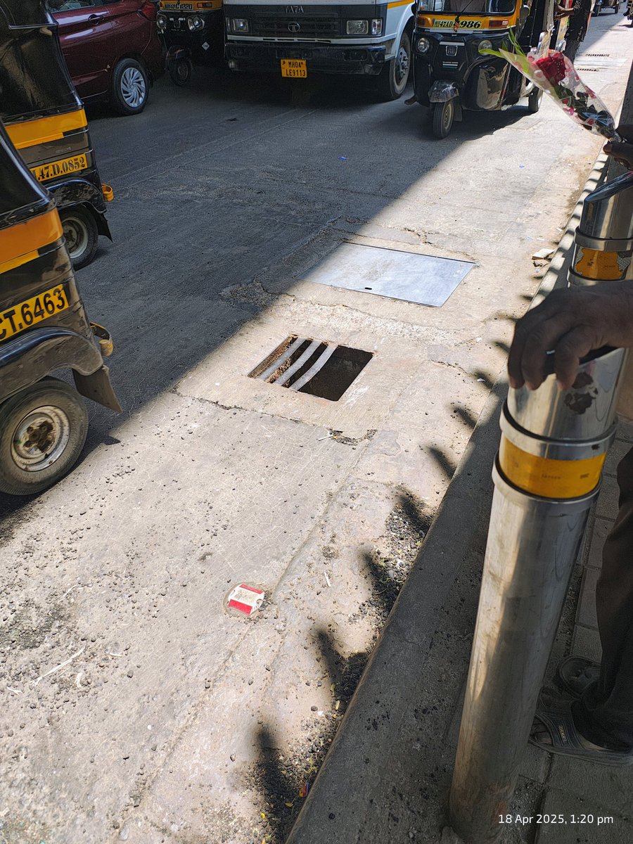 Lethal service hole on the link road beneath Lower Malad Metro Station, near the lift close to the red light. 
I was at low speed on a bike, still it gave me a serious back pain, imagine someone on a activa at high speed. 
<a href="/RoadsOfMumbai/">Roads of Mumbai</a> <a href="/mybmc/">माझी Mumbai, आपली BMC</a> <a href="/AslamShaikh_MLA/">Aslam Shaikh, INC 🇮🇳</a> <a href="/CratersOfMumbai/">Craters of Mumbai (Potholes ka Parivar)</a>