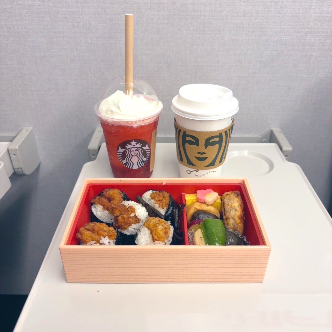 8_bluess's tweet photo. ストの打ち上げ店おいしそ~今年のツアーも名古屋！京本大我様かっこいいの気持ち、夫にも力説🌸 https://t.co/3pUIUqydEg