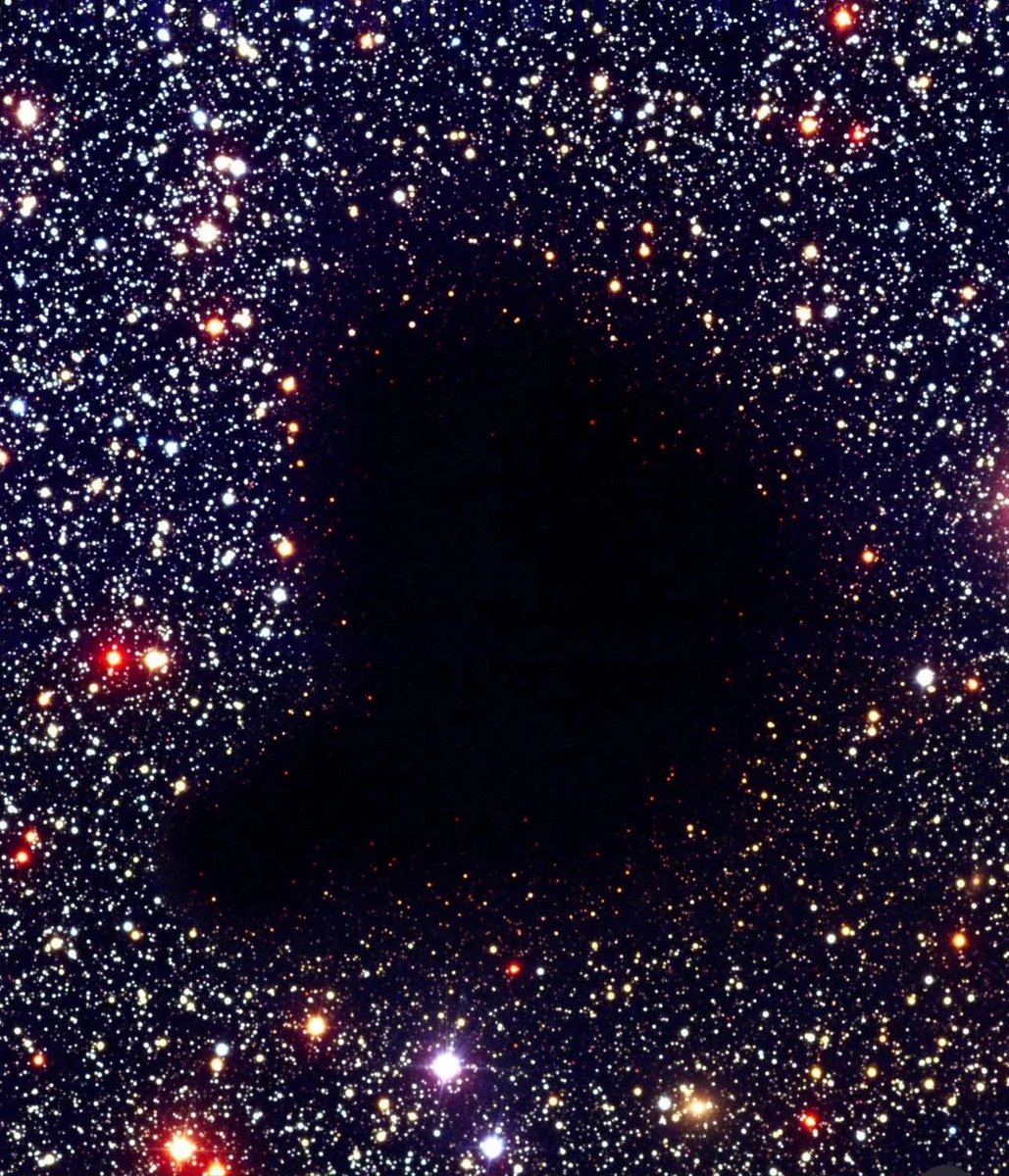 MAstronomers's tweet photo. Barnard 68... The dark hole in Soace https://t.co/Rvan9xz6df