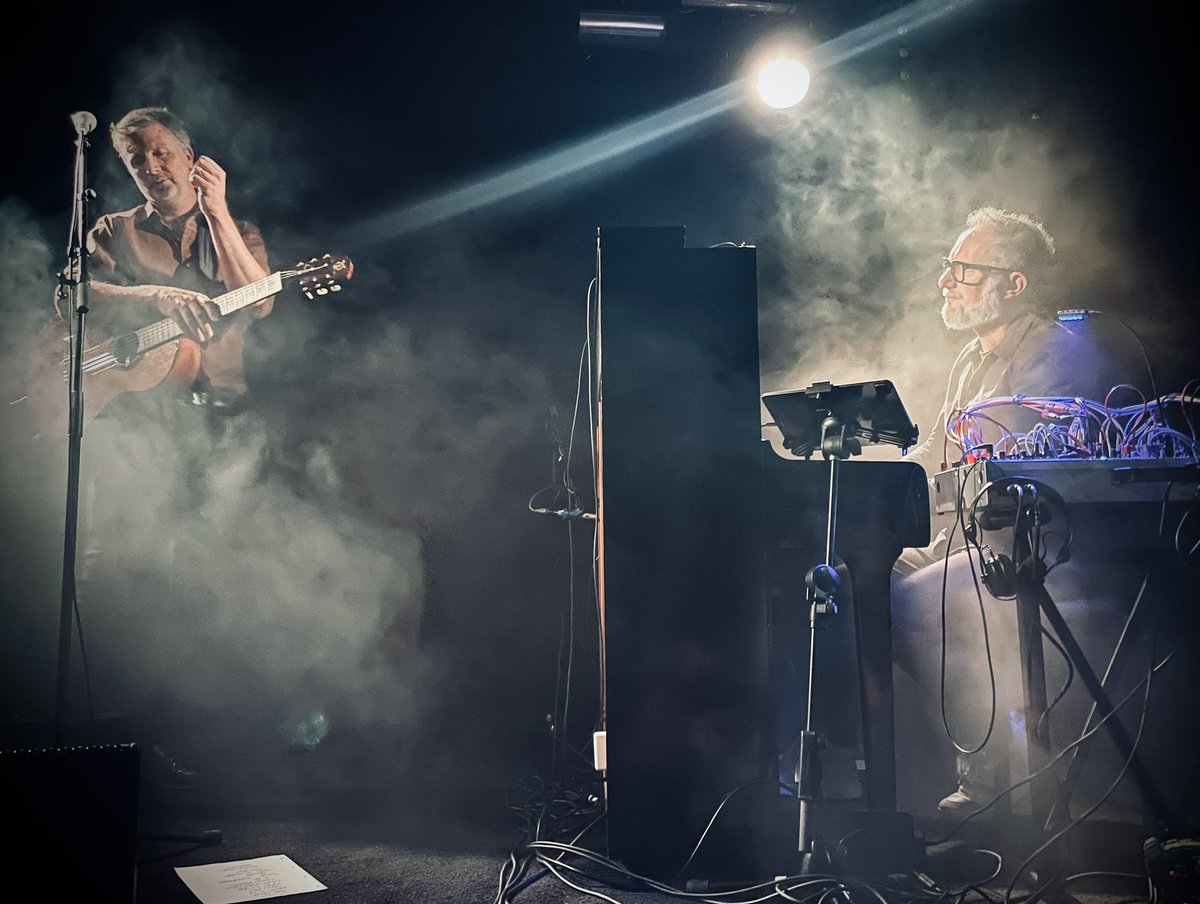 ACVDW's tweet image. Perfection @paulisanoonan @briancrosbyx1 ✨