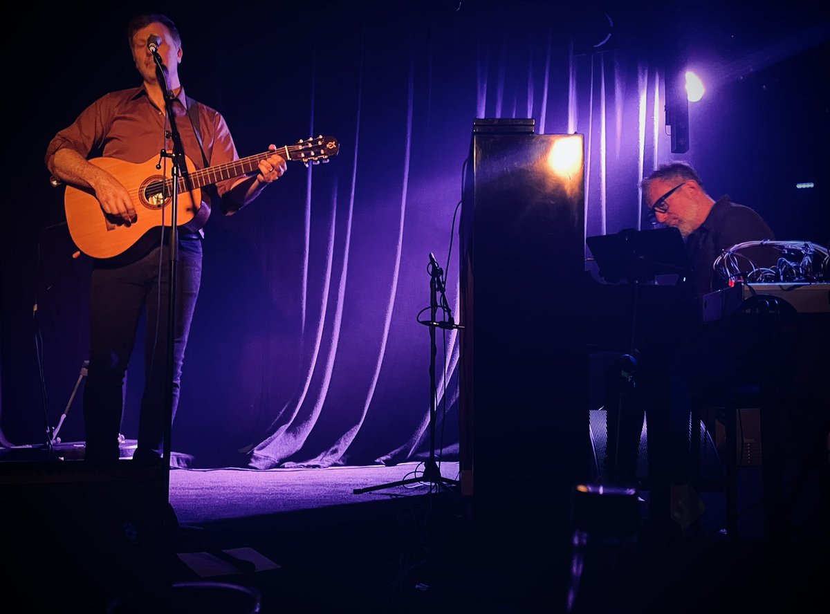 ACVDW's tweet image. Perfection @paulisanoonan @briancrosbyx1 ✨