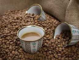في القهوة
بصيرة العراف 
                               ☕️🧙 🌷