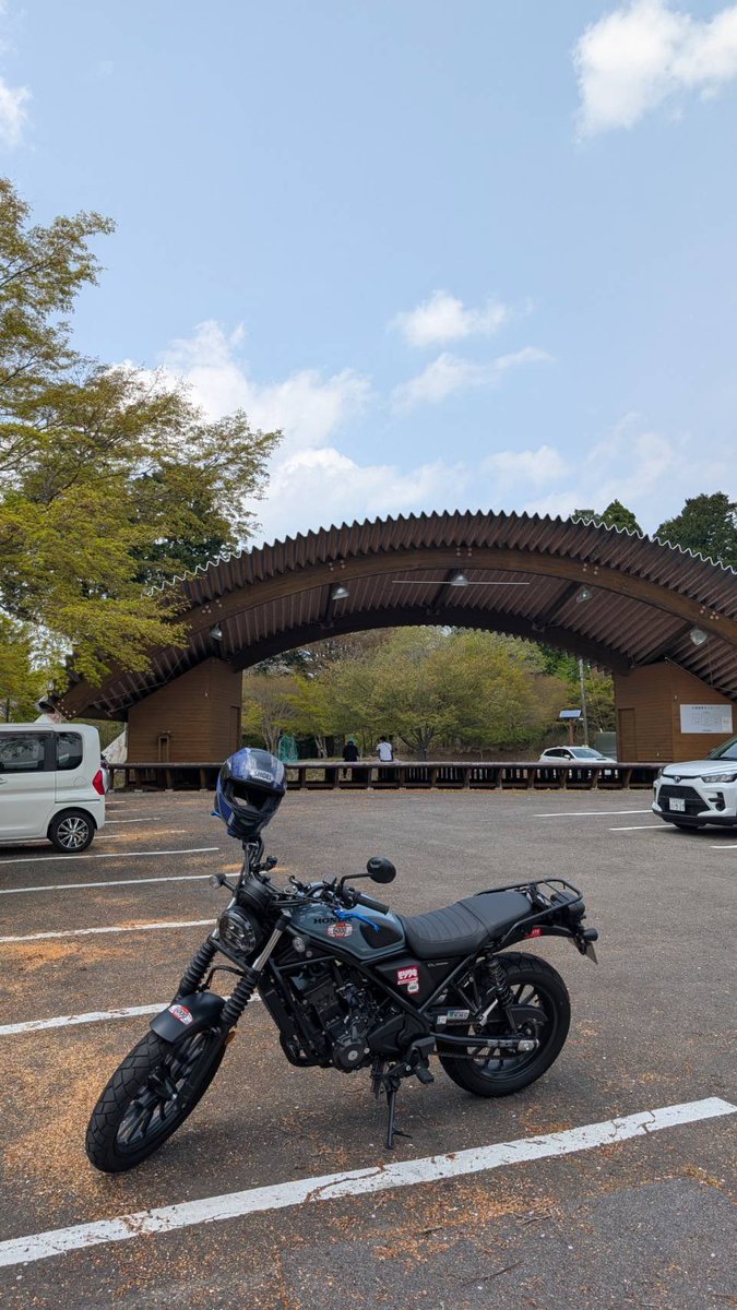 xsr900gauloises's tweet photo. 日本昭和音楽村って初めて来た。静かで良い所でした♪
#バイク乗りとして軽く自己紹介
#バイク好きと繋がりたい
#バイク乗りと繋がりたい
#YAMHA #HONDA #CL250 https://t.co/UaRqYrwA5l