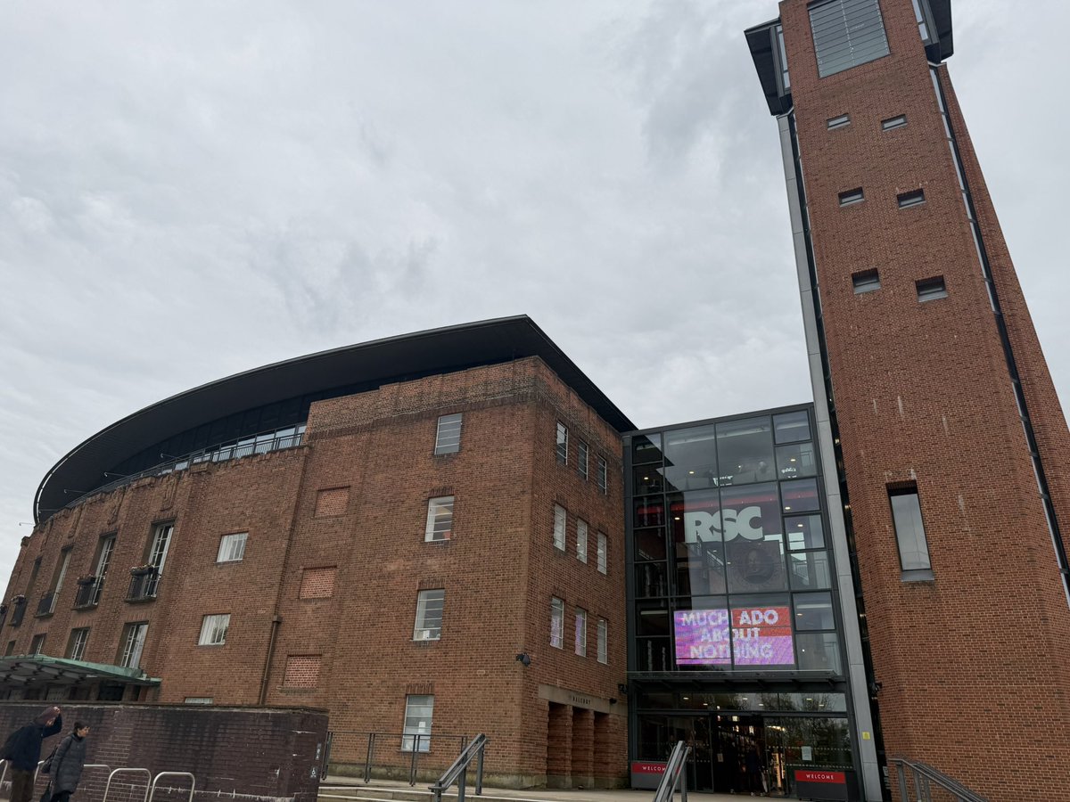 marypot's tweet photo. Get thee to the Royal Shakespeare Theatre in Stratford asap
Bravo Mike Longhurst. This is BRILLIANT! ⚽️ 🏆
#muchadoaboutnothing
#fcmessina
#shakespeare
@TheRSC https://t.co/CmrlUThqUH