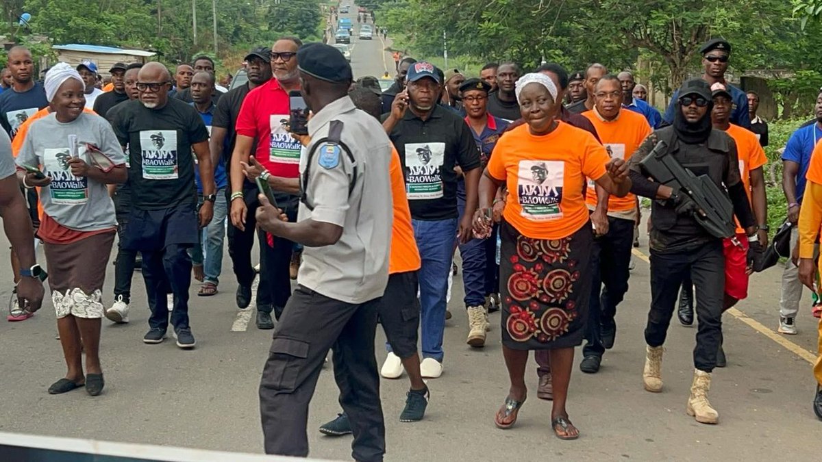 TheBaoWalk's tweet photo. thebaowalk is live in Òdè Èkìtì!
The entire stretch from Òdè High School to the city centre is filled with jubilant participants.
This exercise is MAINLY for our wellness, fitness and general wellbeing.  Health is wealth like we say it in Èkìtì:#ùleral'orò.#baowalk4al https://t.co/auiuJhRkEY