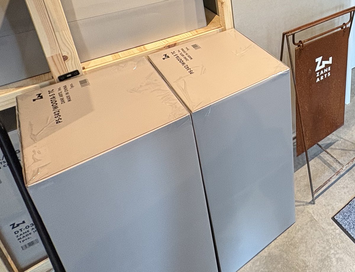 camp_willow's tweet photo. ゼインアーツ神保町
店内は広くなく入場規制してましたので30分位並びました。15時過ぎの時点ですが、ECサイトで売り切れ中のウータSが2個ありましたので欲しい方はチャンスですよ!
#zaneart #ゼインアーツ https://t.co/WGwfJAEWZC
