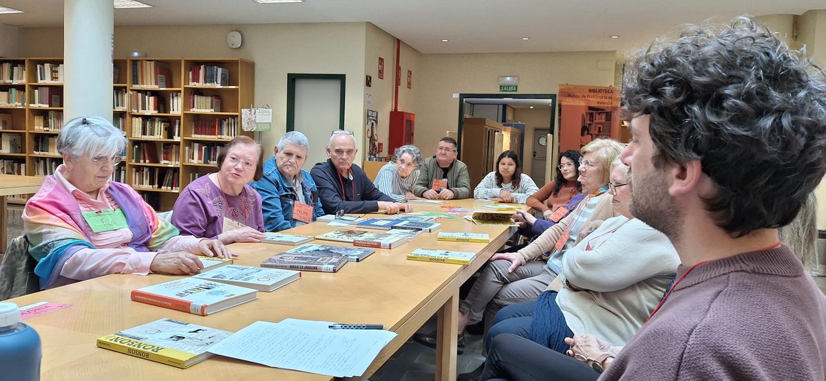muprevalencia's tweet photo. Fa una dies encetavem nou títol en el #ClubDeLectura del nostre #ProjecteBarri 📚 🤓
📖 💬 Ens estrenem en la novel·la gràfica amb #Ronson de César Sebastián, amb la qual esperem disfrutar molt junt amb les amigues de @FAGAVALENCIA @CruzRojaVLC @ALCEEpilepsia i #UPCiutatVella https://t.co/Iz7ZNSQctJ