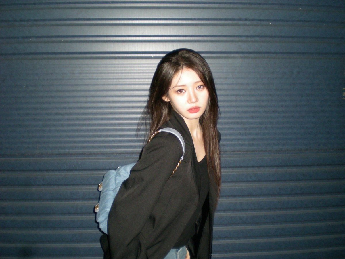 the coolest girl 📷

#RORA #로라 #ローラ #李茶仁