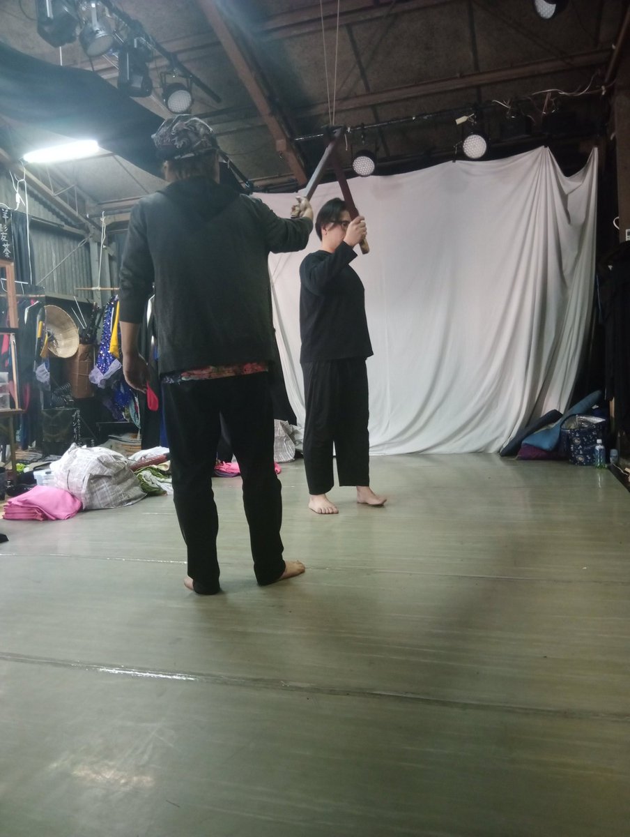 さて明日は大和あつし×御陵一座コラボ公演in鈴御スタジオだよー
皆出番いっぱい、お客様からのリクエストで踊るコーナーもあるから楽しいのー
来れる人はご連絡下さい！