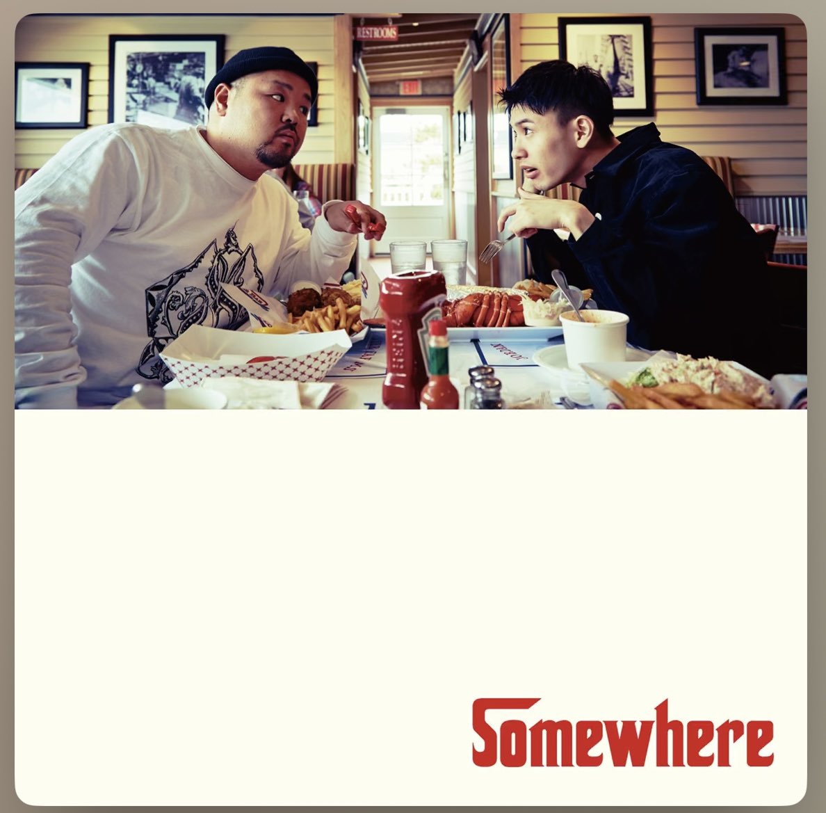 ks2525252525w's tweet photo. 「some where」のジャケ写の手前の席にはjjjもいたんだね🦞 https://t.co/3nDZYsDda5