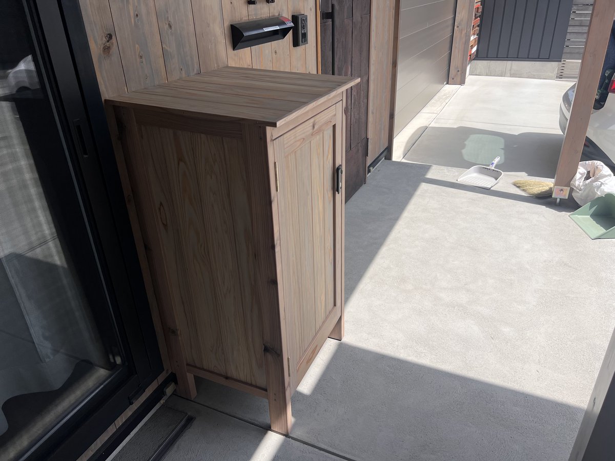 tomoe_w_p's tweet photo. 宅配ボックス作りました🔨 https://t.co/4PA0ZbNzfu