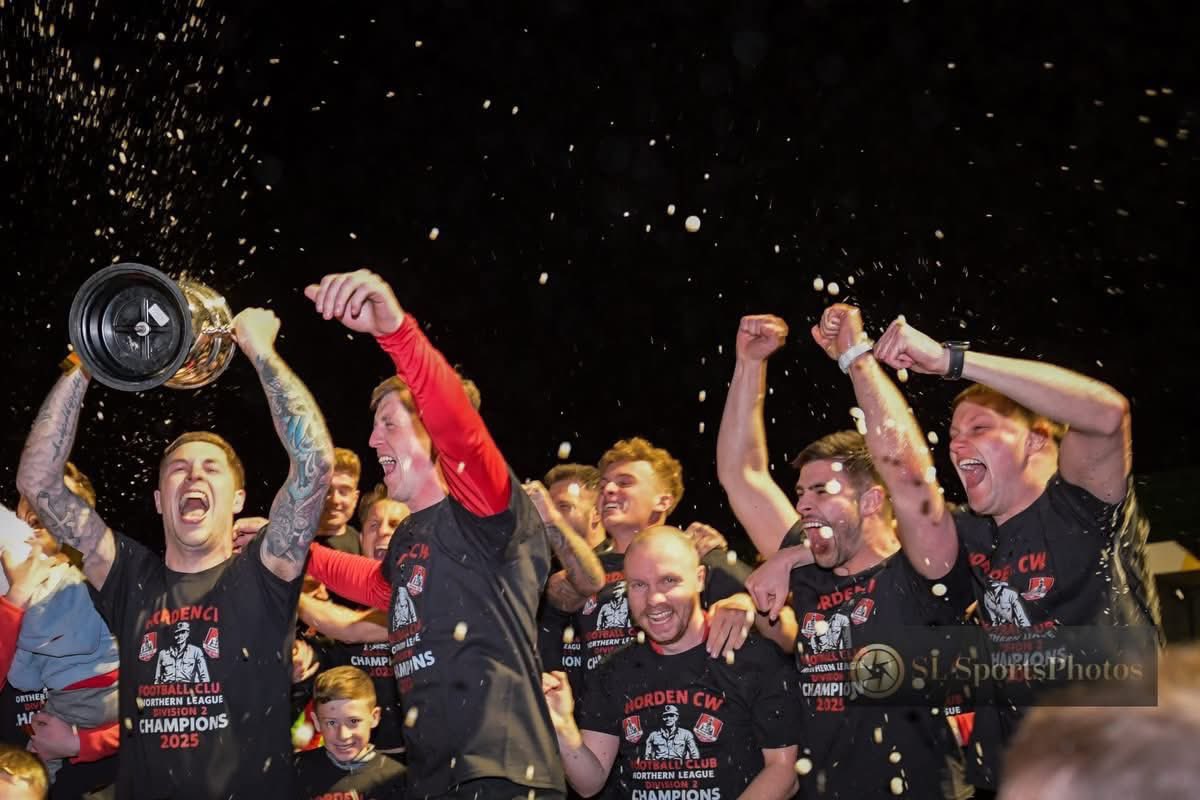 🏆 🔴⚫️

What a season and what a bunch of lads these are 🤩 

Northern League Division 2 Champions 🙌

Cup Final to come too 👀 

UP THE MARRAS

We must pass on our thanks to <a href="/Synthonia/">Billingham Synthonia FC</a> who were great hosts last night 🤝 

📸 <a href="/SL_SportsPhotos/">Scott</a>