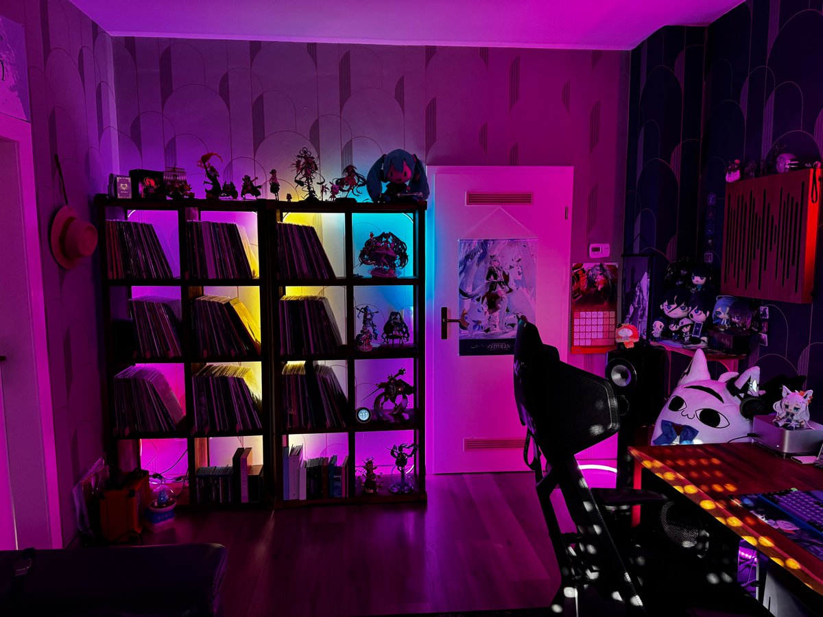 Do0msi's tweet photo. Hey you two ! I never was in a Room Review before but i would love to be apart of that!
Wish you to all the best in the Future <3
#MoombaGoombaRoomba https://t.co/mopR4FqtSz