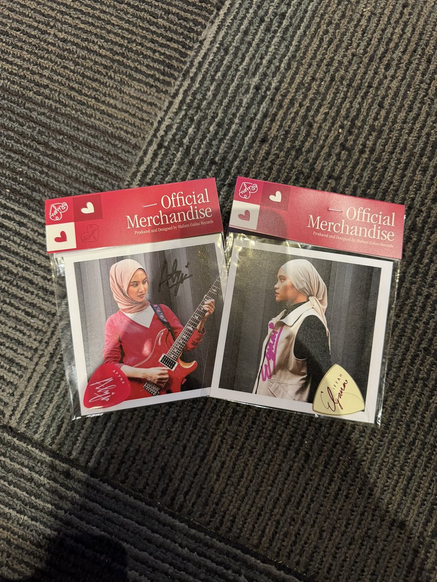 Guitar pick Afyna &amp; bass pick Iffah let's goooo!

<a href="/rijeumy/">Rijeu Band</a>